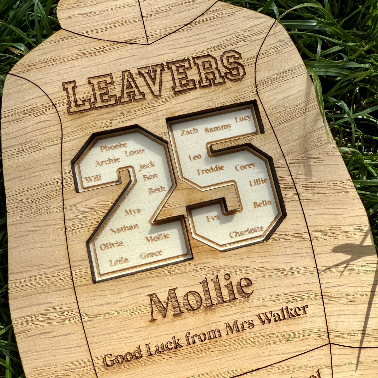 Personalised Class of 2025 Leavers Hoodie Plaque – A Unique Gift for Year 6 Pupils&nbsp;